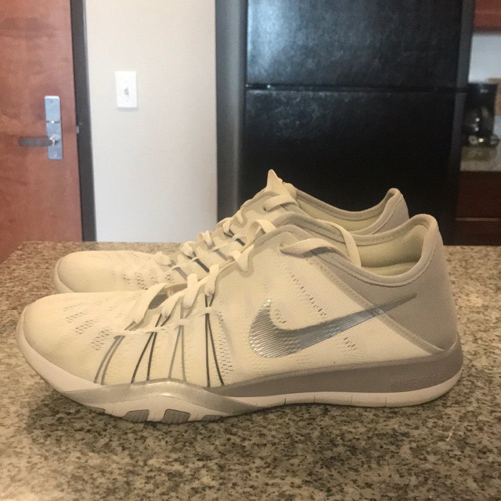 Nike Free TR 6 Tennis Shoes
